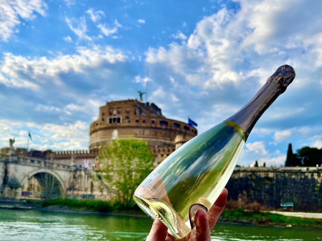 Rome Cruises | River Tiber Cruises offers panoramic views and tours of Rome.